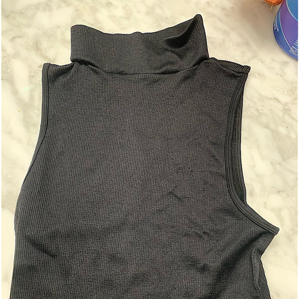 Black Cropped Turtle Neck